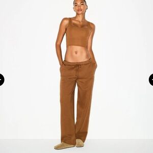 NWT!! SKIMS Fleece classic Straight Leg Sweatpants size S